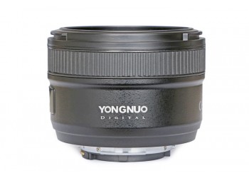 Yongnuo AF-S 50mm F1.8 autofocus lens voor Nikon DSLR camera met gratis 58mm uv-filter, zonnekap, lenspen